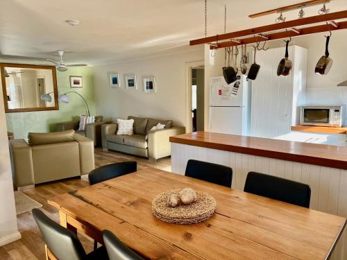 Lazy Sails Starboard Pets welcome inside WiFi in Robe, Australia