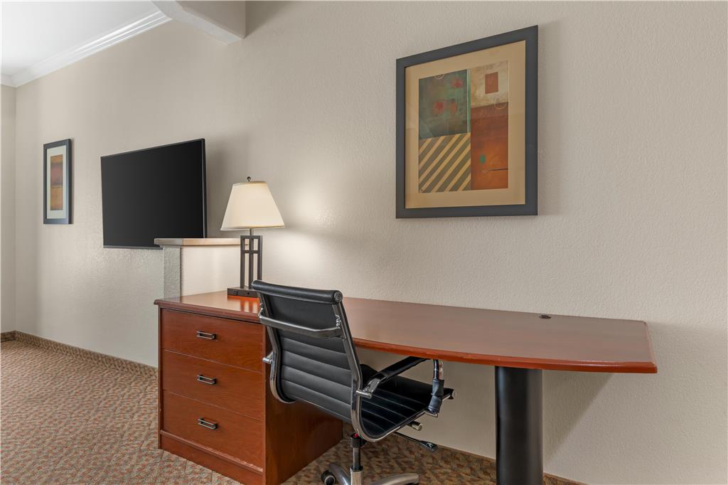 Best Western Plus Waxahachie Inn & Suites - photo 22