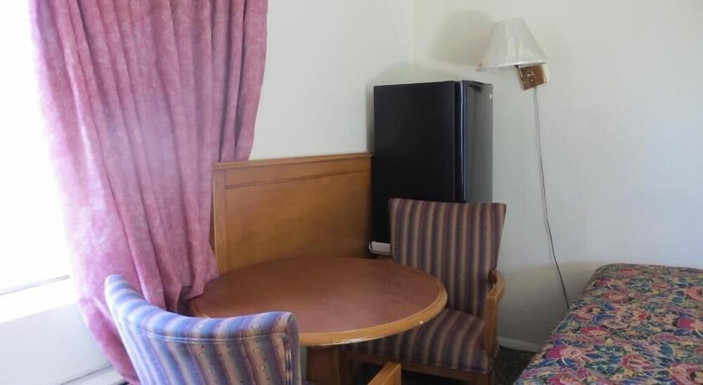 Bristol Motel - photo 13