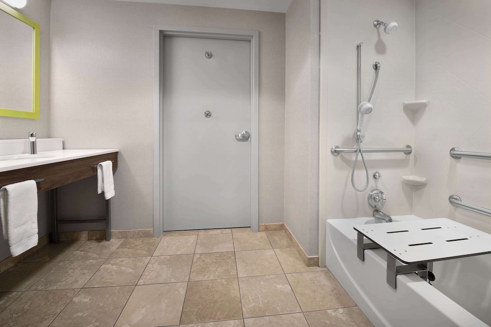 Hampton Inn & Suites Knoxville North I 75 - photo 51