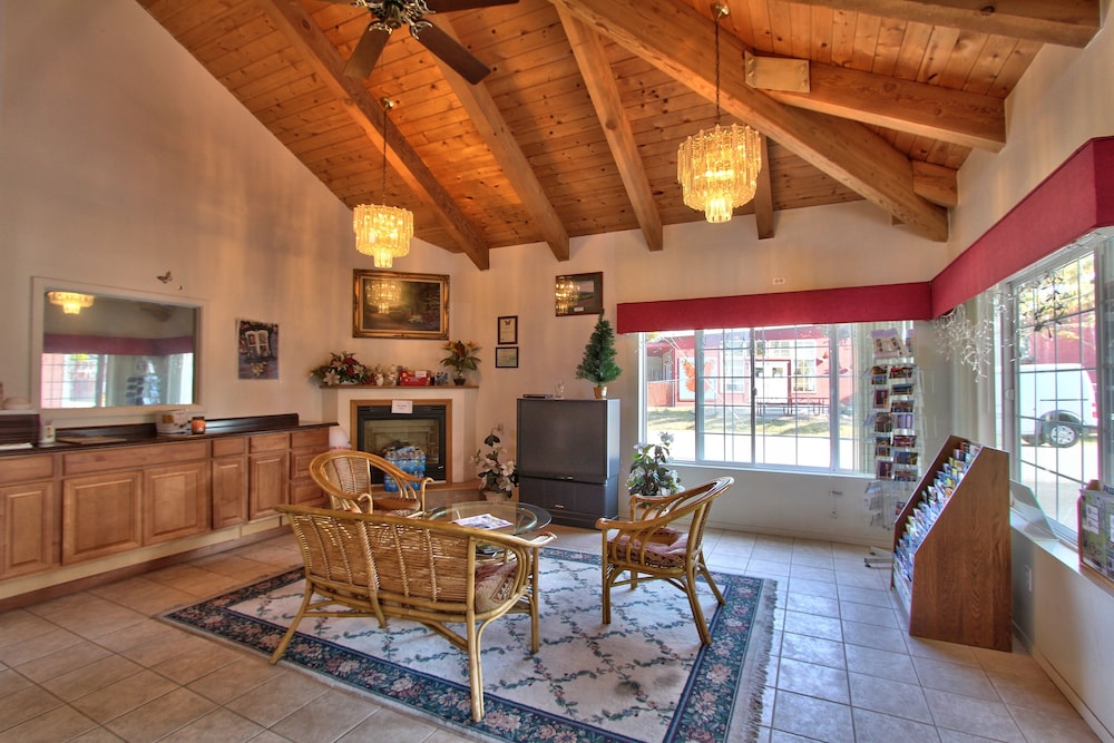 Butterfly Grove Inn - photo 2