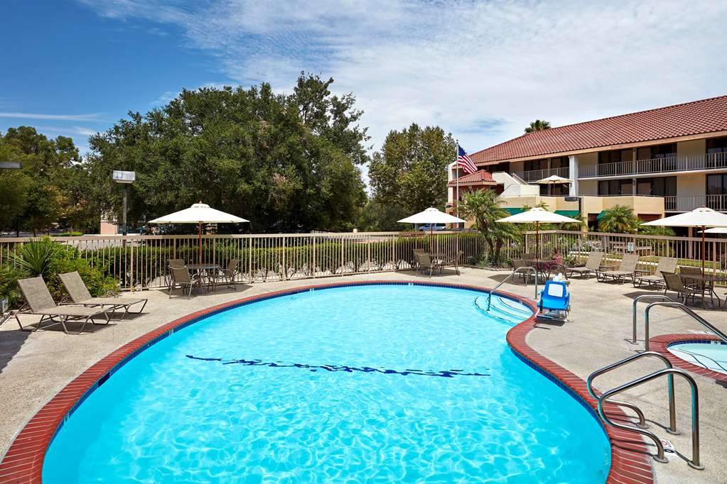 La Quinta Inn & Suites by Wyndham Thousand Oaks Newbury Park - photo 10