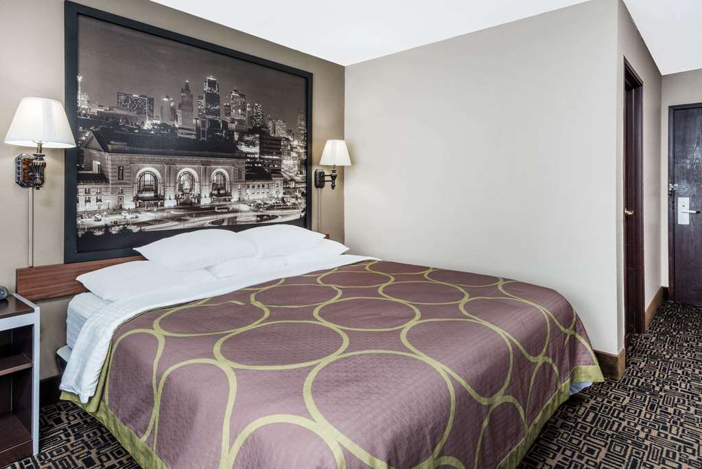 Super 8 by Wyndham Warrensburg - photo 7