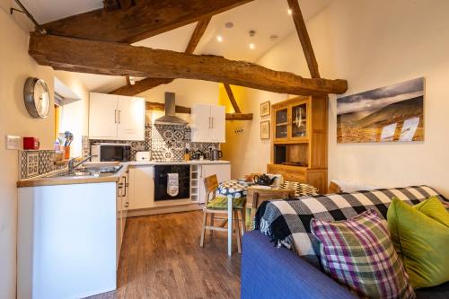 Dragonfly Cottage Canal location — 4-Star Luxury Hotel in Brecon, United Kingdom