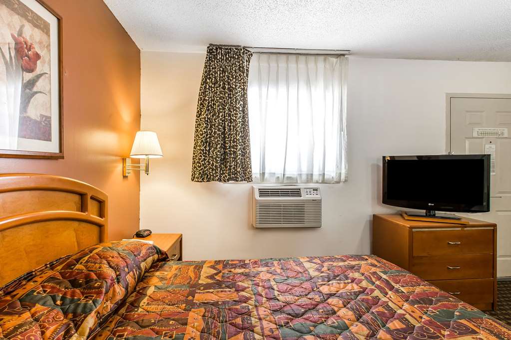 Suburban Extended Stay Abercorn - photo 26