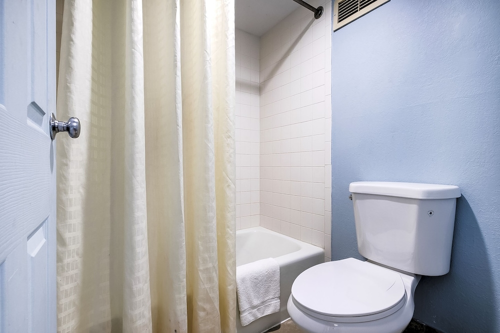 OYO Hotel Cleveland TN - photo 16