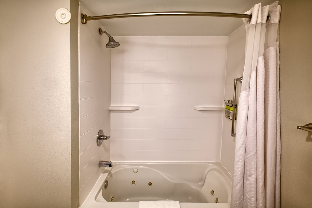 Holiday Inn Express & Suites Raleigh North Wake Forest by IHG - photo 35