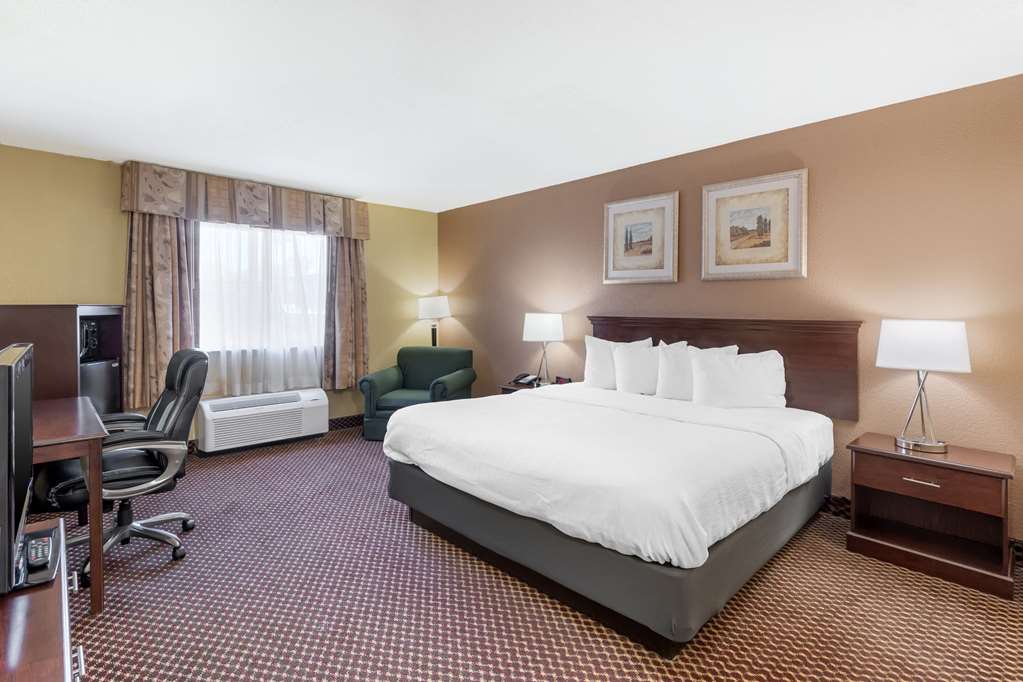 Quality Inn & Suites Bloomington University Area - photo 10