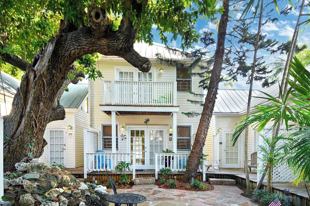 Tranquility by Avantstay Close to Duval St w BBQ & Shared Pool - featured photo