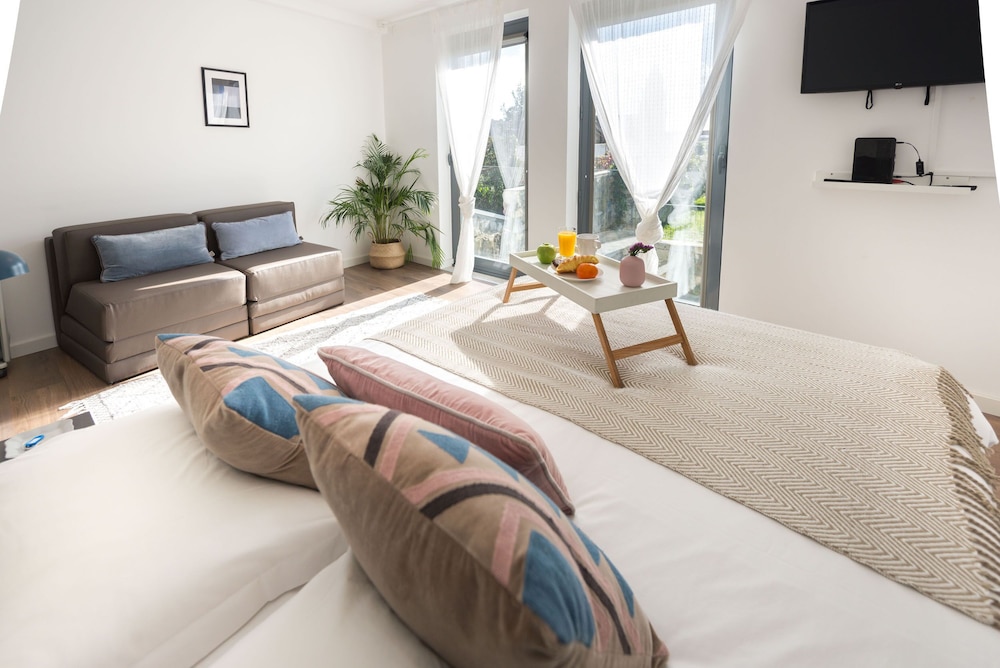 Trind7 Samasal Trindade Apartments #7 Garden View — 4-Star Luxury Hotel in Porto, Portugal