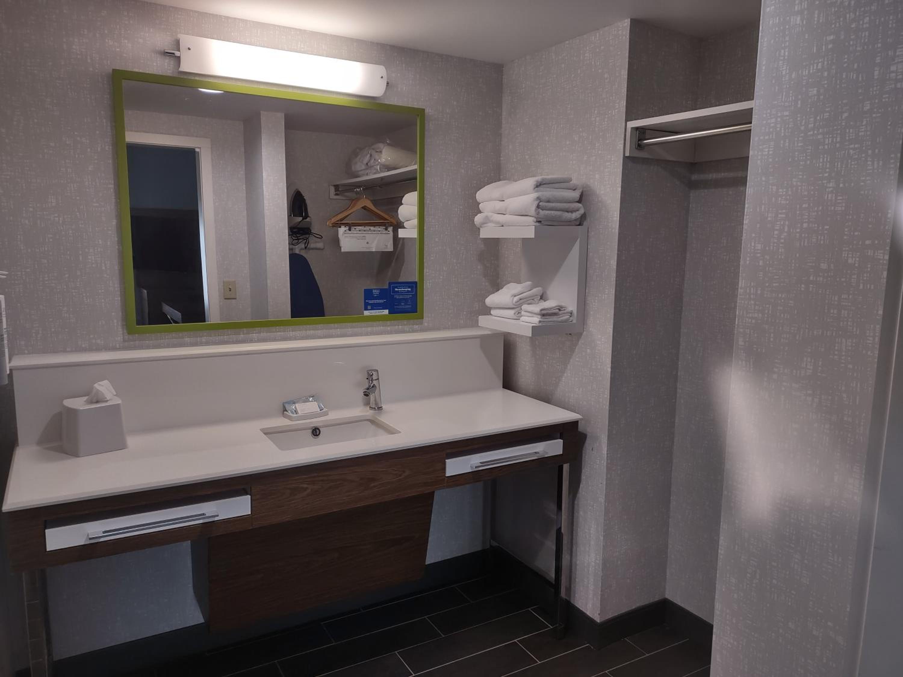 Hampton Inn & Suites Pittsburgh New Stanton - photo 21