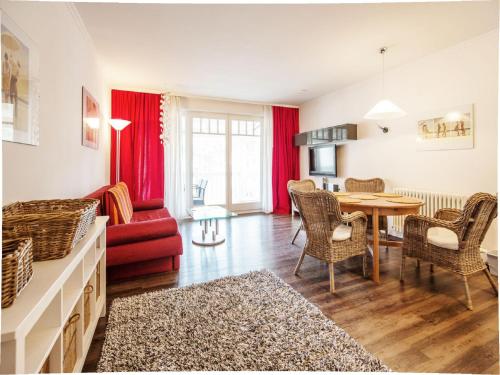 Dünenpark Binz Komfortplus Ferienwohnung mit 1 Schlafzimmer und Balkon im Obergeschoss 255 — 4-Star Luxury Hotel in Ostseebad Binz, Germany