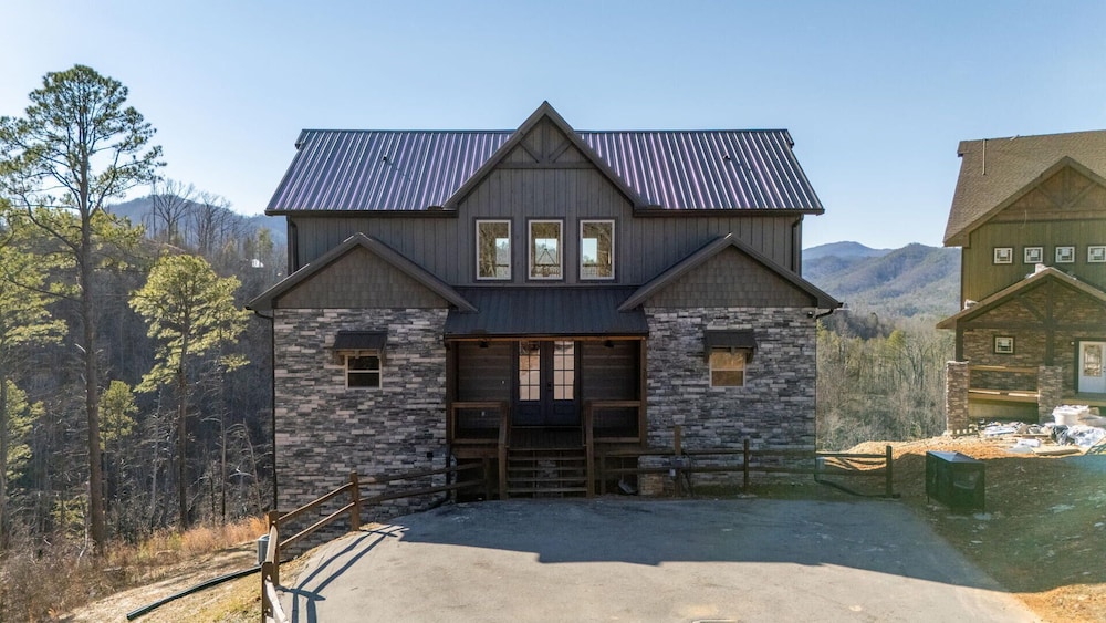The Phoenix - carbon neutral hotel in Sevierville