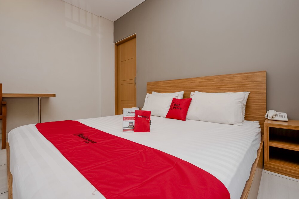 RedDoorz near Ahmad Yani Airport in Semarang, Indonesia