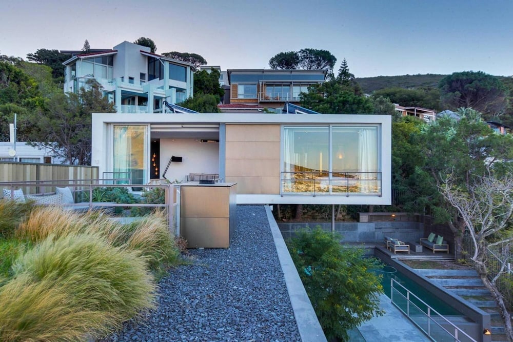 Modern Villa With Rooftop Deck Table Mountain Views Hildene Haven