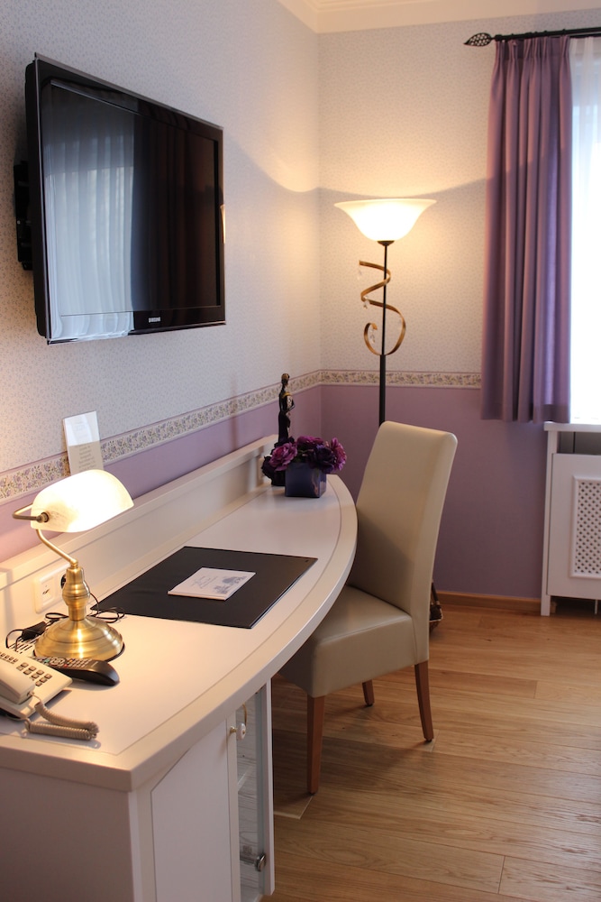 Hotel Seehof — hotel in Zwenkau