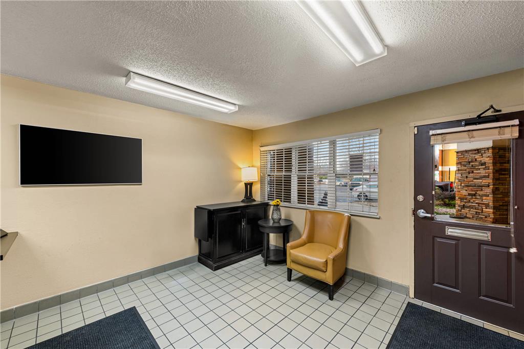Suburban Studios Winston Salem - photo 6
