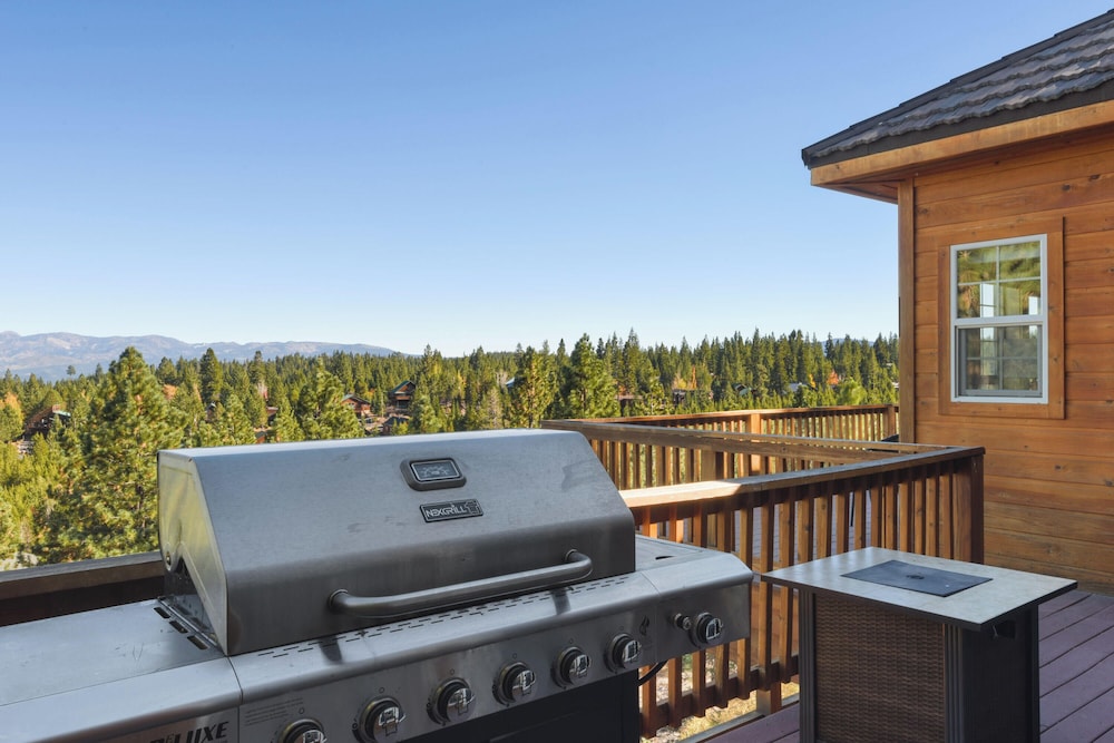 Hilltop Hideaway w Game Room & Forest Views - photo 30