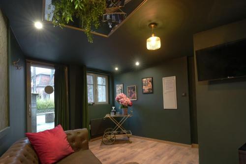 Le Speakeasy Escape Room Et Ca Terrasse Privee — Luxeuil Les Bains