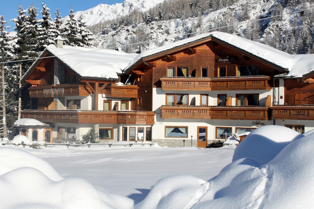 Hotel Bouton d'Or - carbon neutral hotel in Cogne