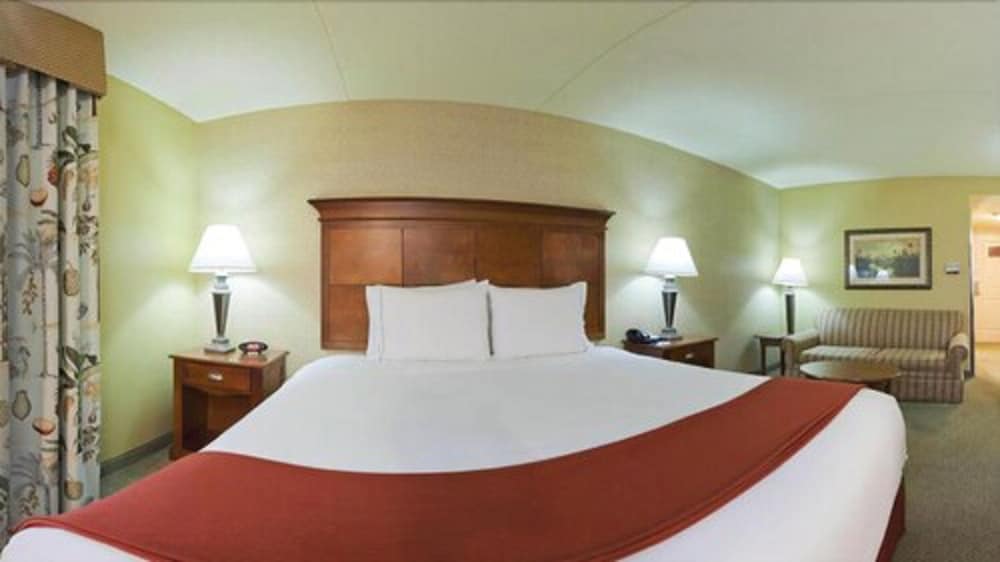 Holiday Inn Express & Suites Bloomington by IHG - photo 14