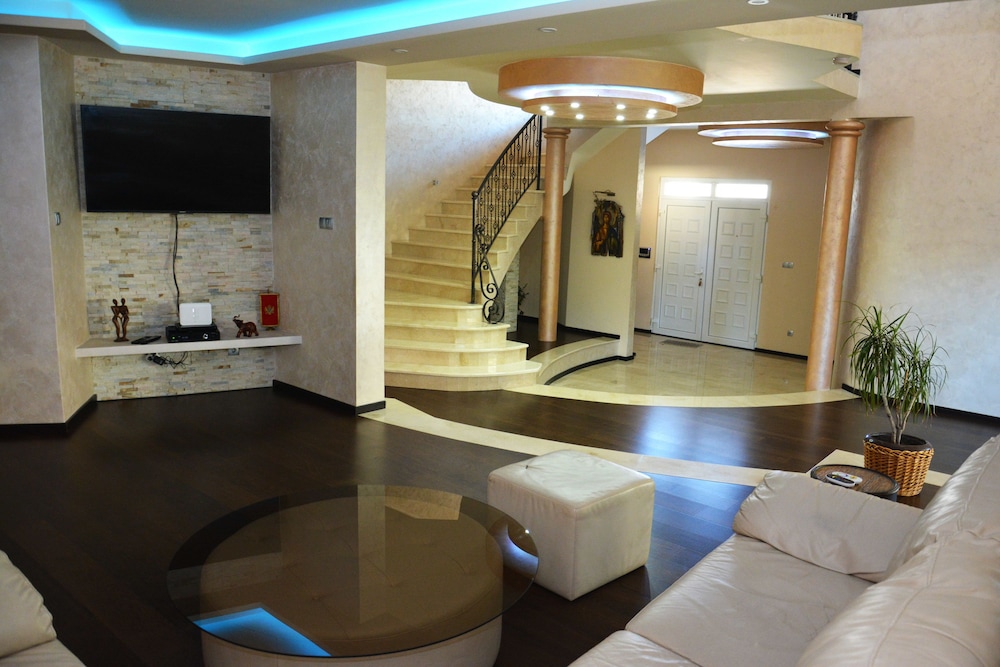 Villa Quince — 4-Star Luxury Hotel in Tivat, Montenegro