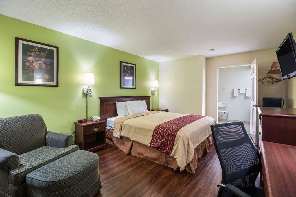 Rodeway Inn Bolivar - photo 14