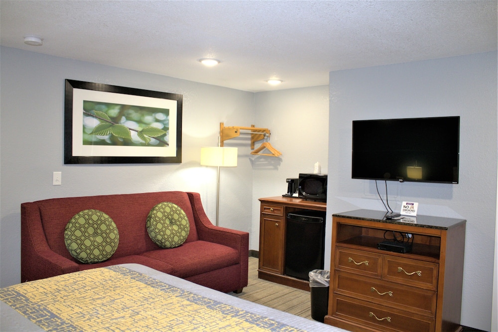 Hometowne Inn & Suites - photo 20