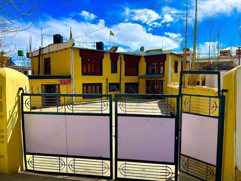Hotel Ri Rab - carbon neutral hotel in Leh