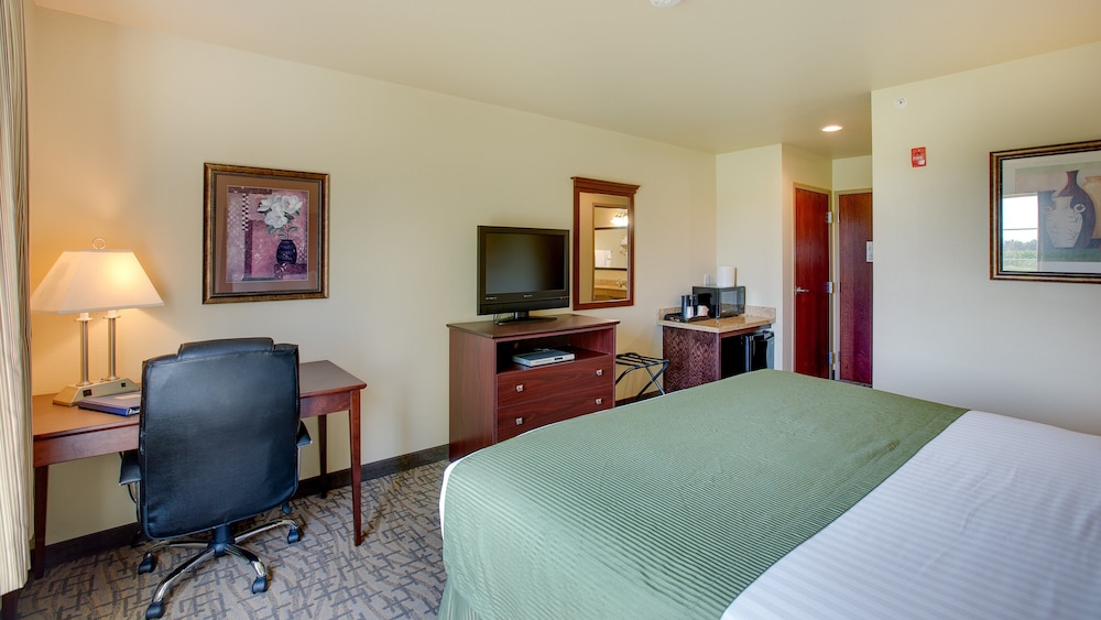 Cobblestone Inn & Suites Clintonville - photo 23