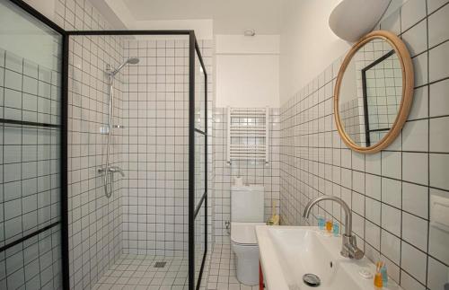 3BR Scenic Terrace Apt in Abanotubani By Wehost