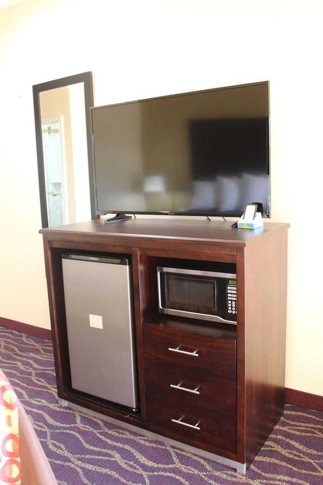 Express Inn & Suites Bush Airport - photo 12
