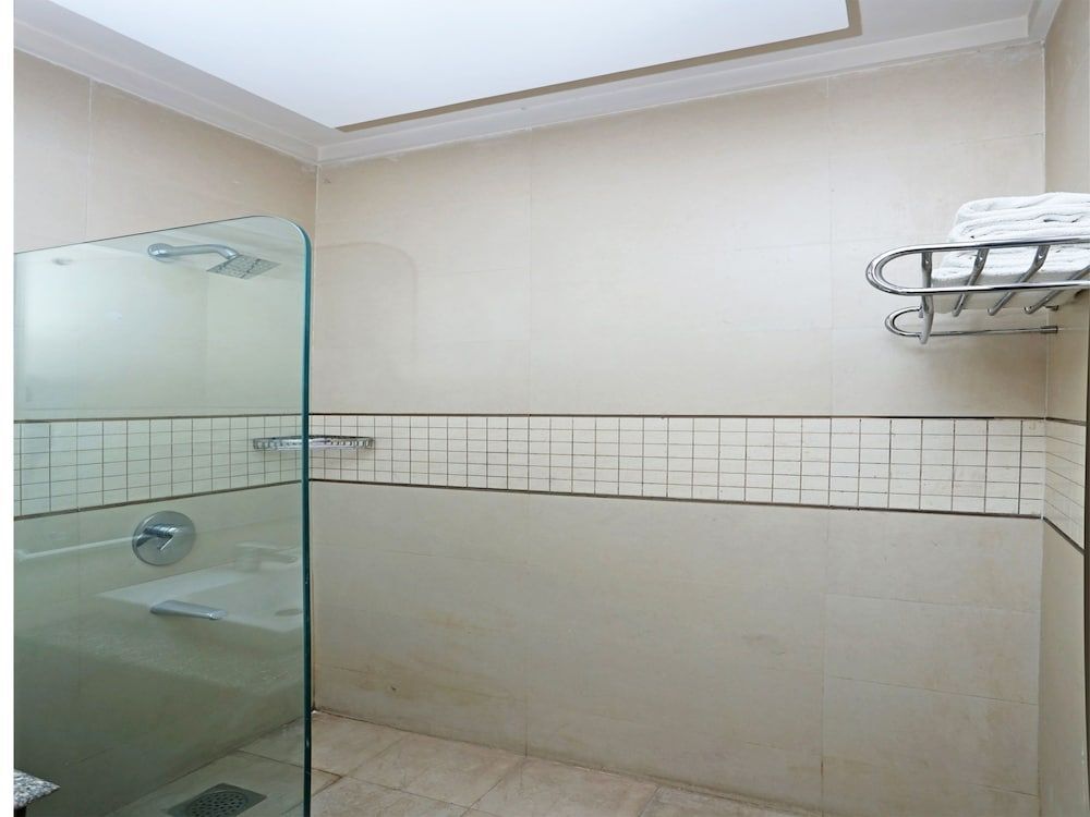 Oyo Premium Dlf Iii