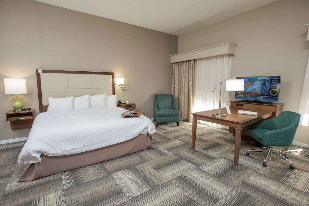 Hampton Inn & Suites Cincinnati Union Center - photo 22