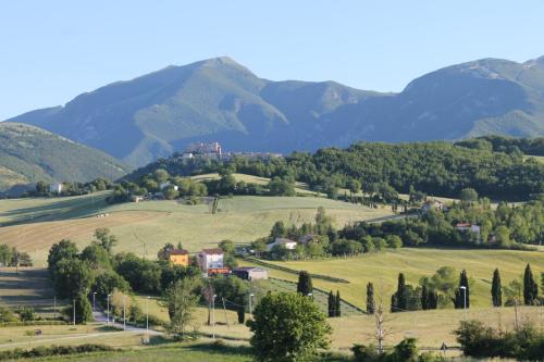 Mansarda Viti Sguardo Su Frontone — 4-Star Luxury Hotel in Frontone, Italy