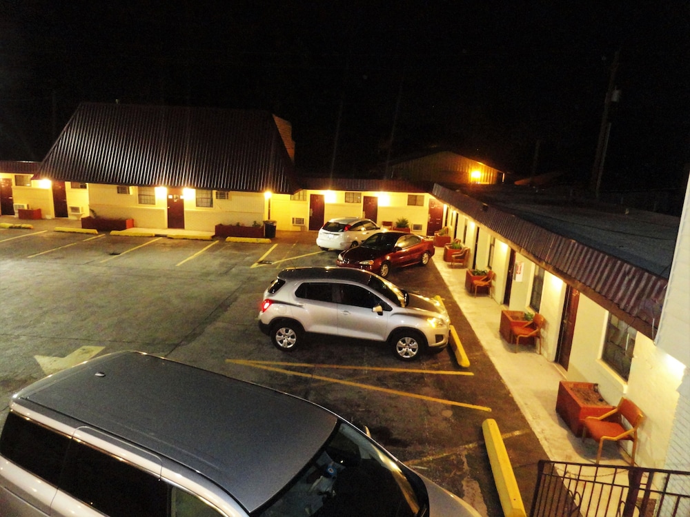 Economy Inn Lawton - photo 32