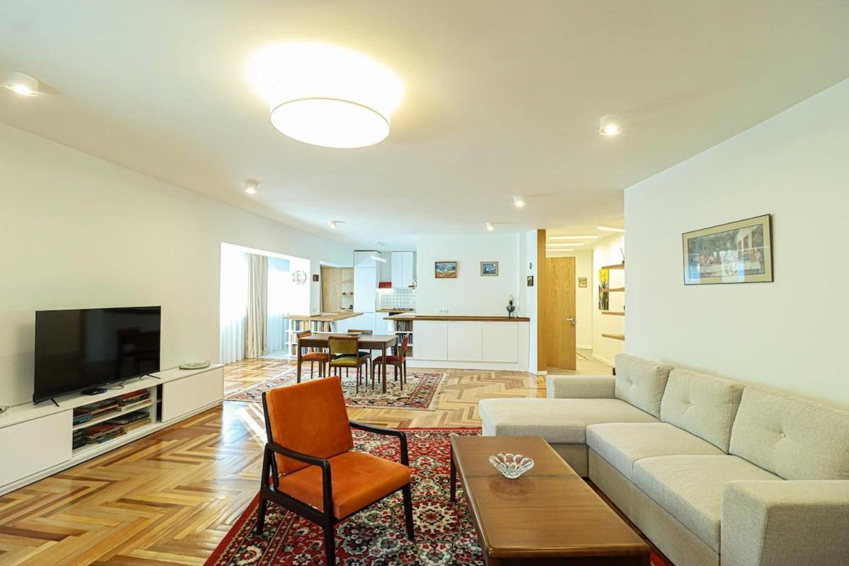 Elegant 2BR in Old Tbilisi By Wehost