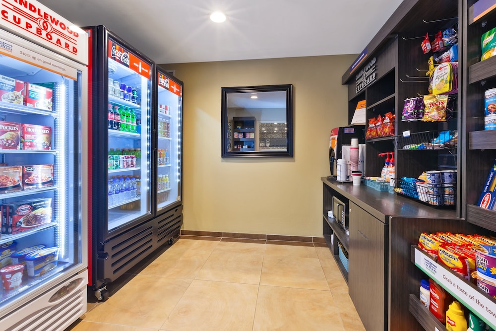 Candlewood Suites Huntersville by IHG - photo 28