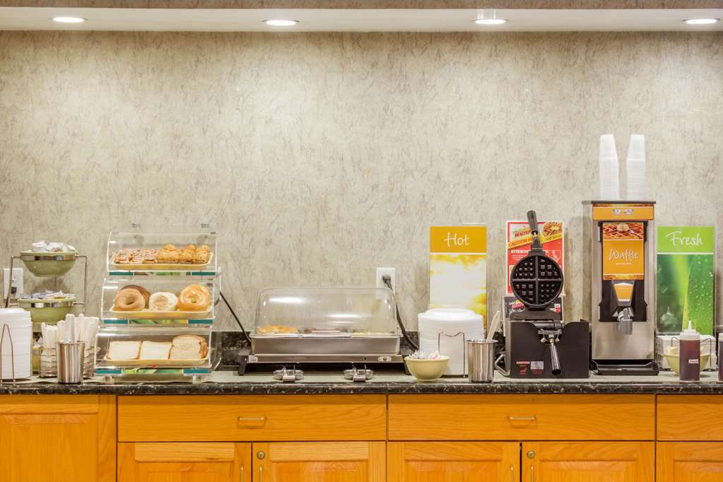 Econo Lodge Raleigh near Walnut Creek Amphitheatre - photo 65