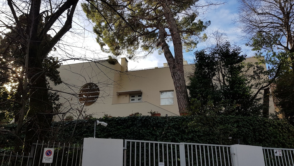 Villa Gotti Charming Rooms — 4-Star Luxury Hotel in Bologna, Italy