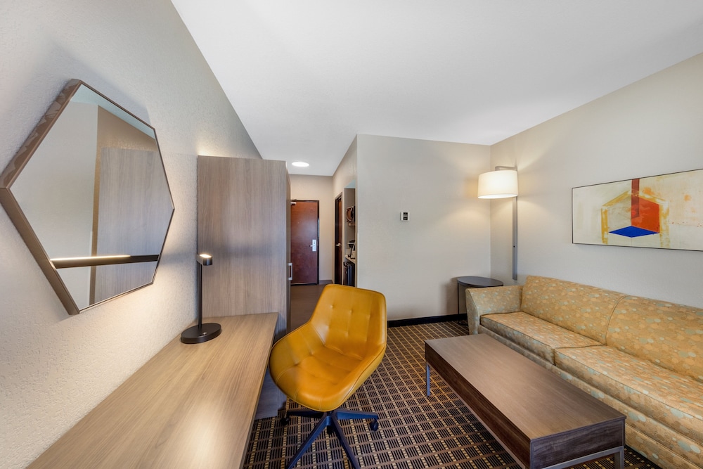 Holiday Inn Express Hotel & Suites Pittsburg by IHG - photo 24