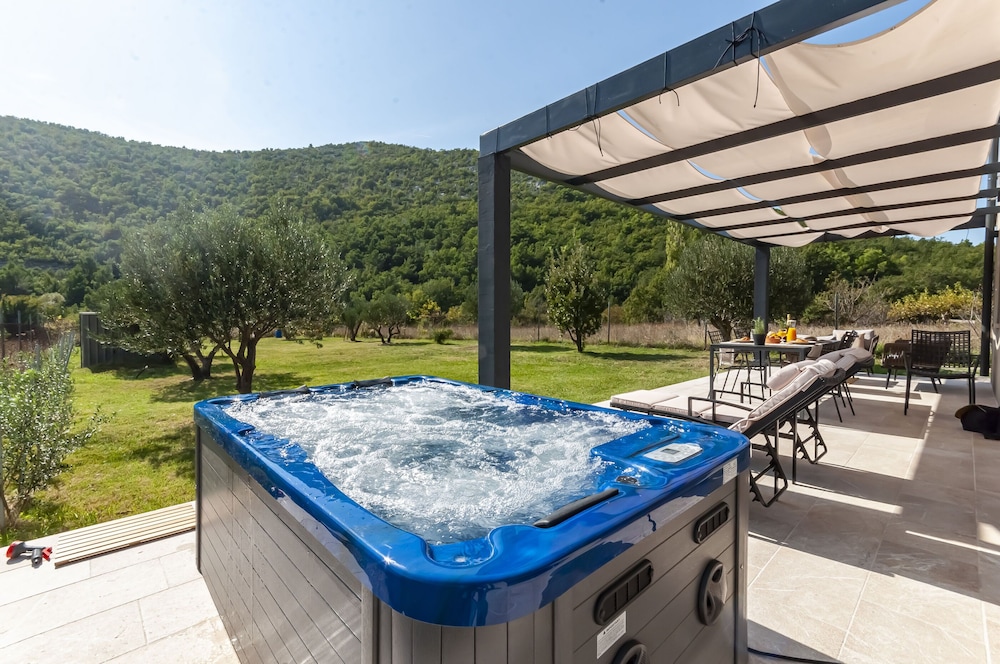 House Madonna di Smovo — 4-Star Luxury Hotel in Omis, Croatia