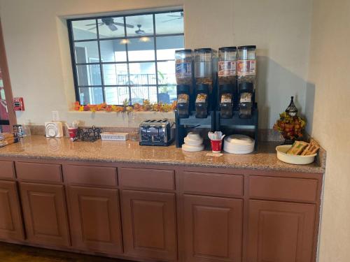 Southern Inn and Suites Yorktown - photo 29