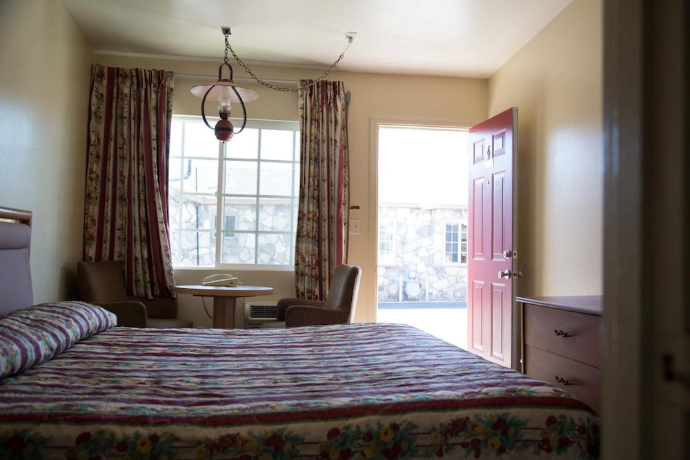 Boron Motel - photo 12