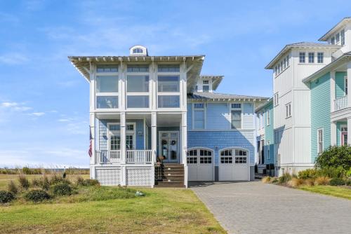 The Blue Pearl Luxurious beachfront living with community pool — hotel in Cape Charles