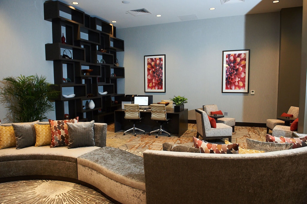 Holiday Inn and Suites Philadelphia W Drexel Hill - photo 2