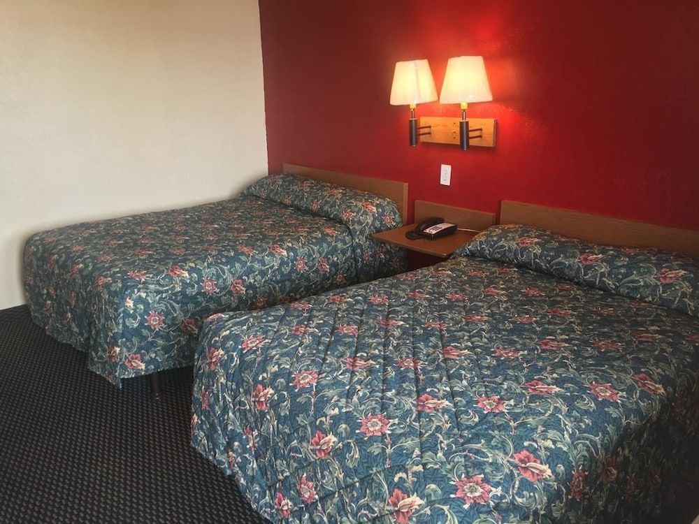 Relax Inn West Amarillo Medical Center - photo 9