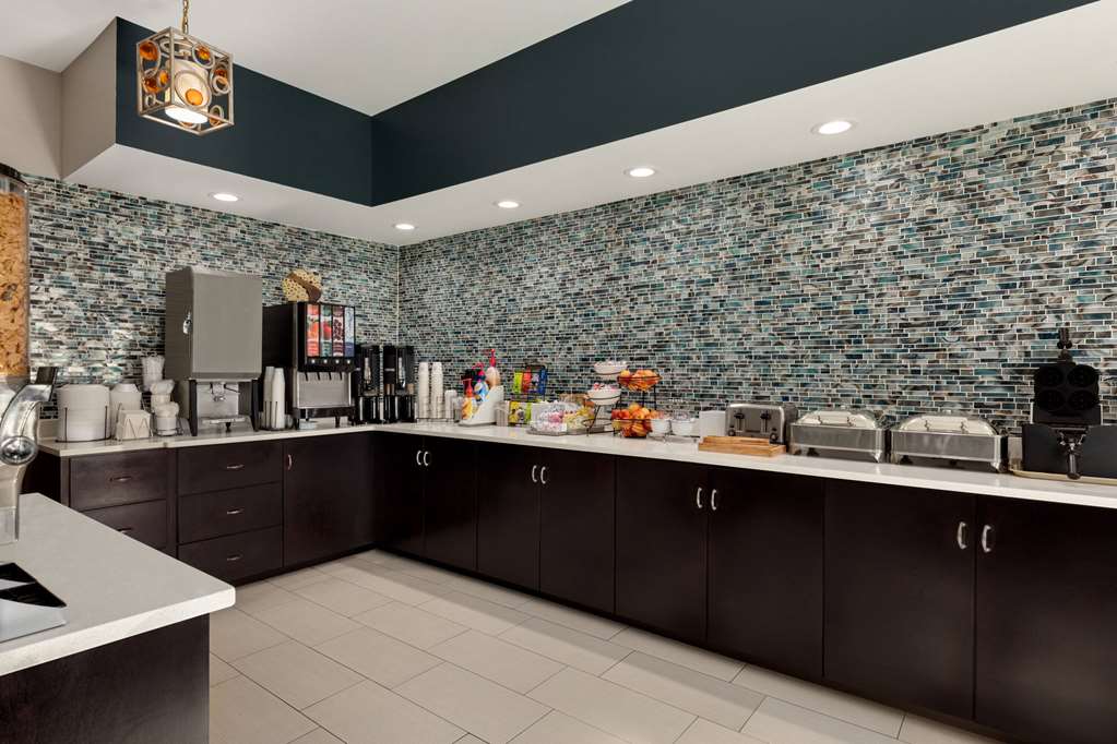 La Quinta Inn & Suites by Wyndham Oxford Anniston - photo 51