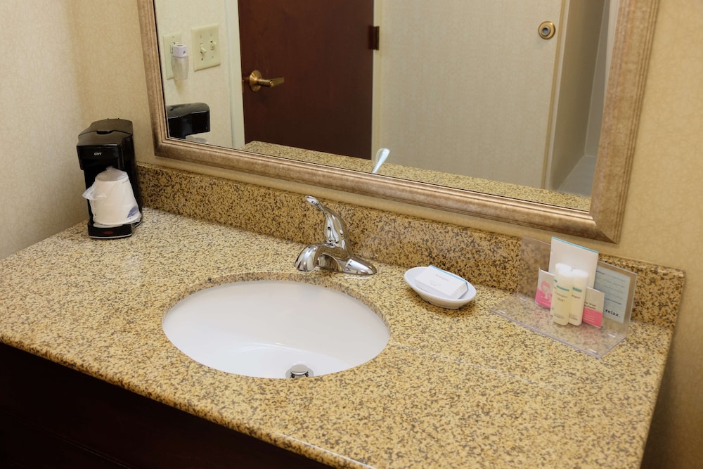 Hampton Inn Lima - photo 28
