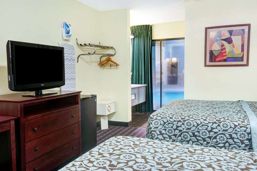 Days Inn & Suites by Wyndham Albuquerque West - photo 5